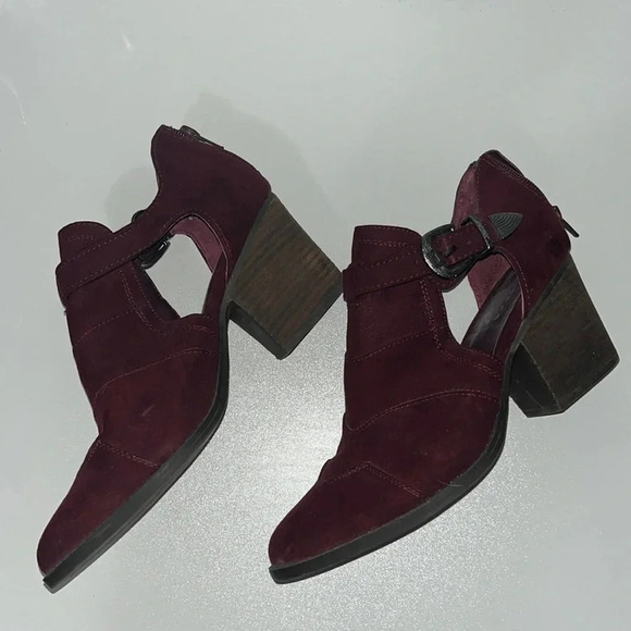 Carlos Santana maroon suede booties. Size 7 - Picture 1 of 8